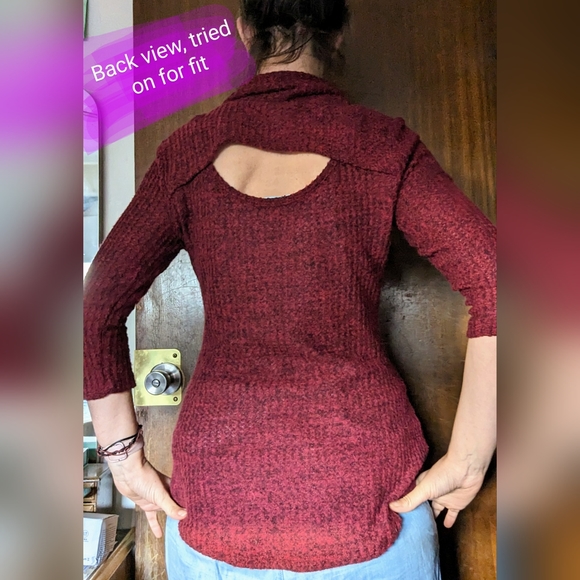 🎉No Boundaries size Med, EUC 3/4 sleeve, burgundy, cowl neck pullover - Picture 13 of 14